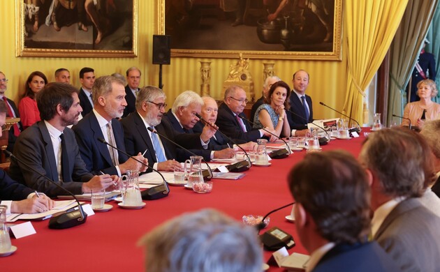Su Majestad el Rey preside la reunión del Patronato del Real Instituto Elcano de Estudios Internacionales y Estratégicos