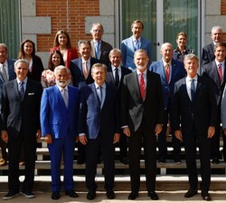 Su Majestad el Rey con los participantes en la reunión internacional de Chief Executives Organization, asistentes a la audiencia