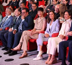 Doña Letizia en el auditorio en la primera fila de asientos