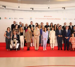 Doña Letizia con los beneficiarios