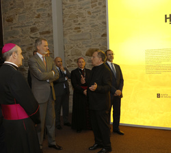 Su Majestad el Rey recorre la exposición “Hospitalitas: La Gracia del Encuentro / A graza do Encontró” 