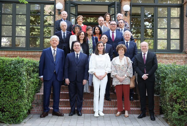 La Reina con los patronos de la Residencia de Estudiantes