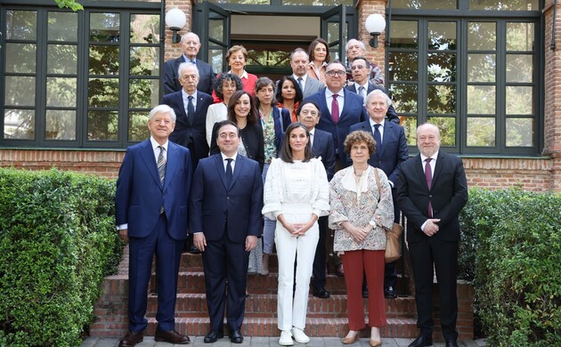 La Reina con los patronos de la Residencia de Estudiantes