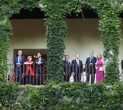 Su Majestad el Rey y autoridades en el Real Monasterio de San Jerónimo de Yuste