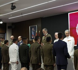 Entrega de los diplomas a los alumnos del Curso de Estado Mayor