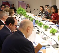 Doña Sofía durante la reunión