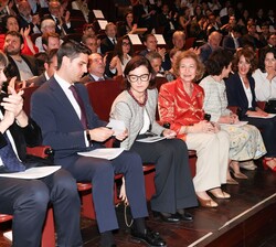 Doña Sofía en la primera fila de asientos