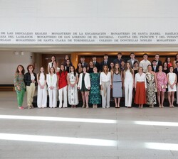 Sus Altezas Reales la Princesa de Asturias y la Infanta Doña Sofía, junto a la presidenta del Consejo de Administración del Patrimonio Nacional, Ana d
