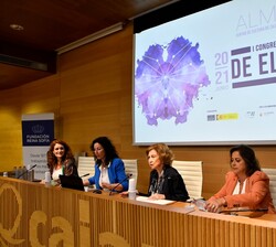 La reina Doña Sofía preside junto a la alcaldesa de Almería Maria del Mar Vazquez y  la consejera andaluza de Salud, Catalina García, el acto oficial 