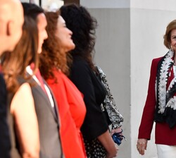 La Reina Doña Sofia a su llegada al Ayuntamiento de Almería