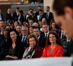 Doña Sofia acompañada de la alcaldesa de Almería, Maria del Mar Vazquez , y la secretaria general de Investigacion del Ministerio de Ciencia, Innovaci