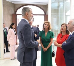 Llegada de Su Majestad el Rey al Congreso de los Diputados, momento de conversación con las autoridades