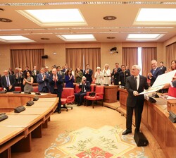 El Rey y el expresidente del Tribunal Constitucional, Pedro Cruz, con el “IV Premio 15 de junio”