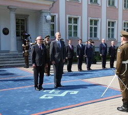 Honores militares en el recibimiento a Su Majestad el Rey