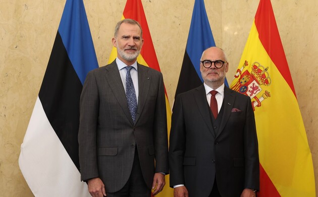 Su Majestad el Rey junto al Presidente de la República de Estonia, Alar Karis