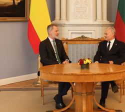 Su Majestad el Rey con el Presidente de la República de Lituania, Gitanas Nauseda, durante su encuentro