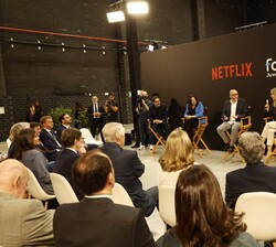 Su Majestad la Reina asiste al coloquio con creadores del panorama de la producción audiovisual de nuestro país