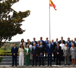 Su Majestad el Rey junto al Patronato de la Fundación Consejo España China