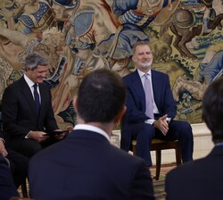Su Majestad el Rey durante la audiencia con el Patronato de la Fundación Consejo España China