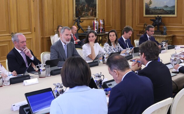 Don Felipe y Doña Letizia durante el desarrollo de la reunión de la Comisión Delegada de la Fundación Princesa de Girona
