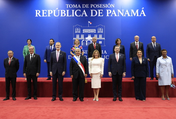 Fotografía de grupo de Su Majestasd el Rey con el Presidente de Panamá y los jefes de Estado y de Gobierno asistentes a la Toma de Posesión
