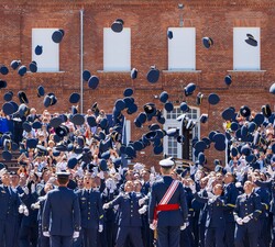 Los nuevos sargentos del Cuerpo General del Ejército del Aire y del Espacio tras romper filas