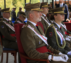 Su Majestad el Rey y Su Alteza Real la Princesa de Asturias en la Tribuna Real durante el acto