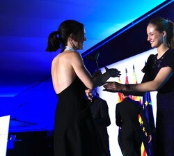 Su Alteza Real la Princesa de Asturias y de Girona entrega el Premio Arte 2024 a Victoria Luengo
