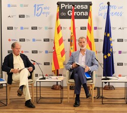 Su Majestad el Rey dirige unas breves palabras al inicio de la reunión del patronato de la FPdGi