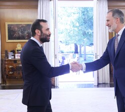 Su Majestad el Rey recibe el saludo del ministro de Economía, Comercio y Empresa, Carlos Cuerpo Caballero