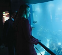 Doña Leonor durante Su visita al Oceanário de Lisboa