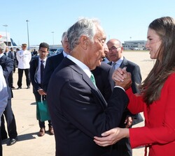 Fin de Su primer Viaje Oficial, Doña Leonor es despedida de tierras portuguesas por el Presidente Rebelo, que la ha acompañado en todo momento desde S