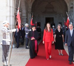 Doña Leonor abandona el Monasterio de los Jerónimos