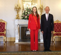 Doña Leonor, junto al Presidente de la República portuguesa, Su Excelencia Marcelo Rebelo de Sousa, tras la imposición de la Banda de la Gran Cruz de 