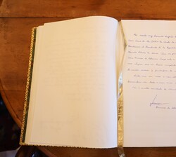 Dedicatoria de Su Alteza Real la Princesa de Asturias en el Libro de Honor