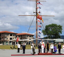 Su Majestad el Rey recibe Honores de Ordenanza