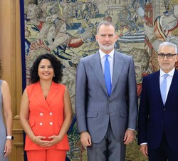 Don Felipe acompañado de la representación del Consejo de Seguridad Nuclear (CSN) que asiste a la audiencia