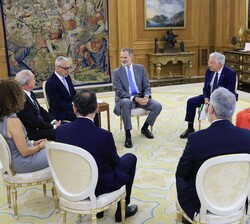 Su Majestad el Rey durante la audiencia con una representación del Consejo de Seguridad Nuclear