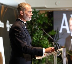 Don Felipe dirige unas palabras a los asistentes