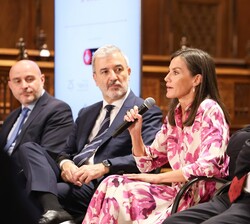 La Reina dirige unas palabras durante la reunión anual de directores del Instituto Cervantes