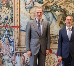Don Felipe acompañado por el presidente del Parlamento de las Illes Balears, Gabriel Le Senne i Presedo 