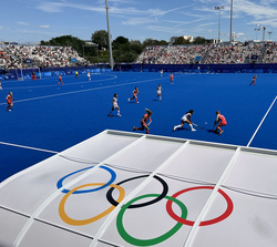 Momento del partido de hockey hierba femenino