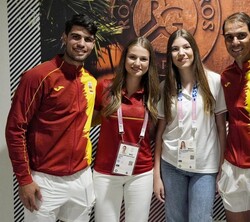 La Princesa de Asturias y la Infanta Sofía junto a la pareja de dobles española Rafa Nadal y Carlos Alcaraz 