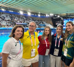La Princesa y la Infanta Sofía acompañadas por la ministra de Deportes de Australia y miembros de la delegación australiana