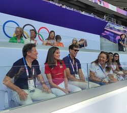 Doña Letizia con en un momento de las pruebas de atletismo que se disputaron en el Estadio de Francia