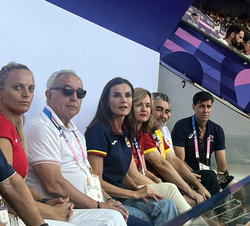 Doña Letizia con en un momento de las pruebas de atletismo que se disputaron en el Estadio de Francia