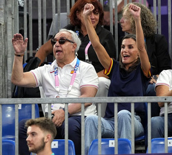 Su Majestad la Reina durante el partido de baloncesto femenino 3x3