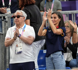 Su Majestad la Reina durante el partido de baloncesto femenino 3x3