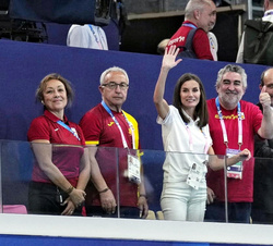 Su Majestad la Reina durante el partido de waterpolo femenino entre las selecciones de España y Grecia