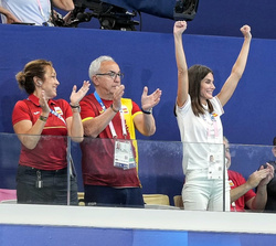 Su Majestad la Reina durante el partido de waterpolo femenino entre las selecciones de España y Grecia